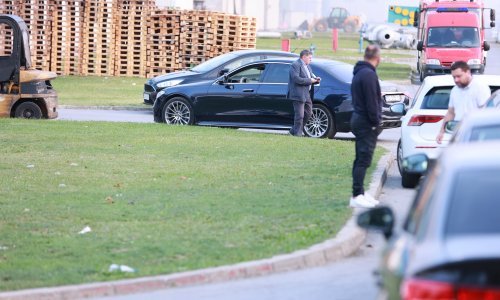 Požar u Osijeku pod nadzorom, stigao i vlasnik tvornice