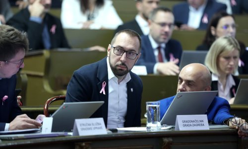 Tomašević opleo po Rusak: Ako ne radite u Holdingu, otkud vam odjeća Zrinjevca i Čistoće