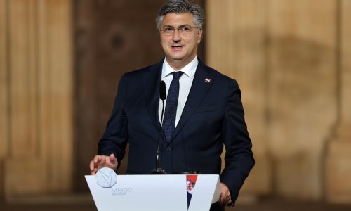 Plenković iz Španjolske: Predsjednik namjerno i svjesno propustio potpisati novi zakon