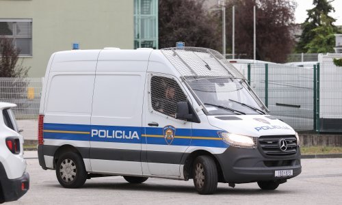 Kod Đakova u vozilu pronađen mrtav muškarac