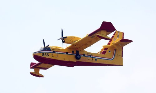 Vatrena stihija nadomak Splita; vatrogasci u pomoć zvali i kanadere