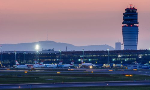 Avion sa skupinom Hrvata iz Izraela sletio u Beč
