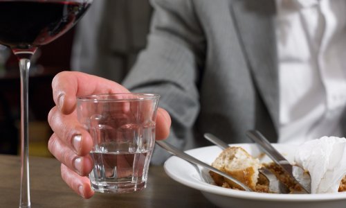 Naručio mineralnu u restoranu i spalio utrobu: 'Da sam popio više, ne bi me bilo'