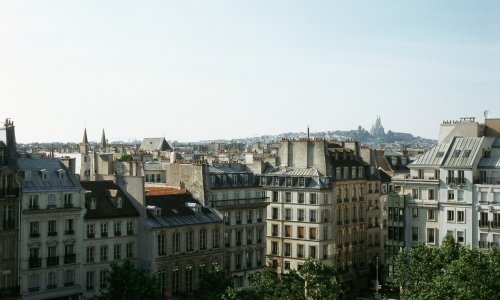 Andrea Slaviček s 'Lunom na dva planeta' na rezidenciji u Parizu