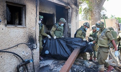 Miris smrti preplavio je izraelski kibuc Kfar Azu