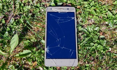 Za pet godina će se ekrani na mobitelima moći sami popravljati?