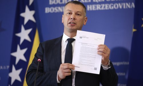 Dodikov ministar sigurnosti želi protjerati Schmidta iz BiH