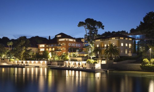 Ekskluzivni doček Nove godine u restoranu nagrađenom Michelin zvjezdicom uz elegantni jazz u povijesnom okruženju