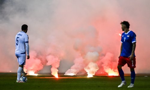 Incident u Lihtenštajnu. Utakmica prekinuta jer su navijači BiH bakljama zasuli teren