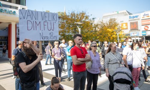 U Osijeku održan mirni prosvjed, građani traže imena krivaca za ekološku katastrofu