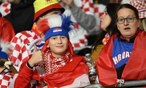 Pogledajte navijače Vatrenih koji su stigli u Cardiff na važnu utakmicu Hrvatske