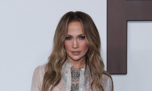 Jennifer Lopez zna kako nositi zlatnu boju, a pritom ne izgledati kičasto