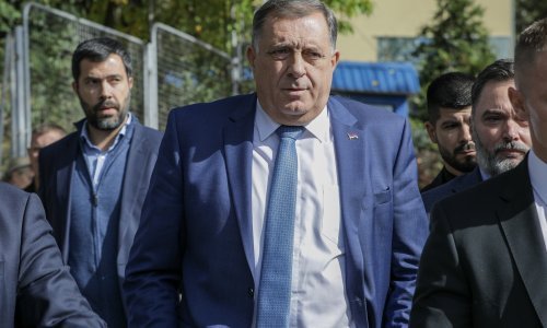 Dodik na sudu: 'Pokušali su mi uvaliti optužnici na latinici, ćirilicu jedino razumijem'