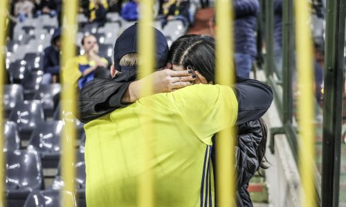Prekinuta utakmica kvalifikacija; Šveđani odbili igrati, navijači zadržani na stadionu