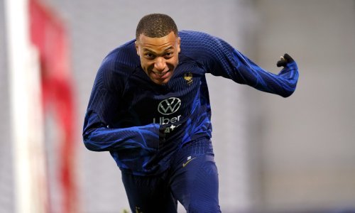 Kylian Mbappe je nakon toga 'poludio', skinuo je majicu i otrčao s treninga