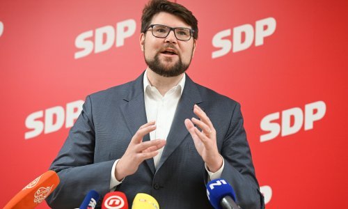 Grbin: Ministrica Vučković mora otići, u njenom resoru je cirkus