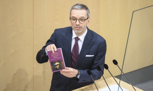 Slobodnjaci u ispitivanjima i dalje najpopularnija stranka u Austriji