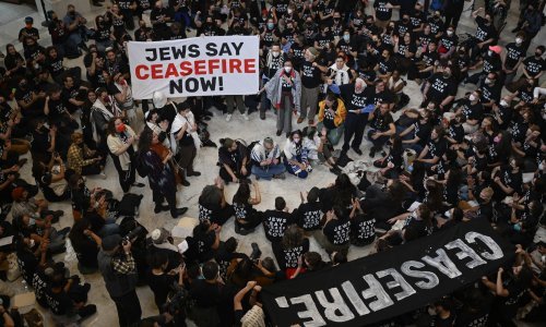 Prosvjednici okupirali zgradu američkog Kongresa tražeći prekid vatre u Gazi