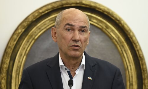 Janez Janša Slovencima: Naoružajte se. Vrag je odnio šalu