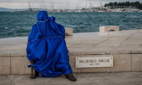 Pogledajte kako izgleda Spomenik Miljenku Smoji prije službenog otkrivanja