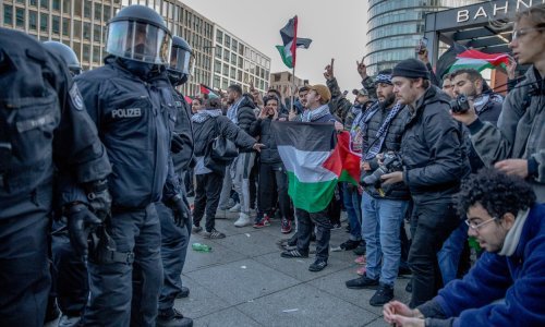 Ljudi diljem svijeta prosvjeduju u potpori Palestincima, no ne i u Francuskoj i Njemačkoj