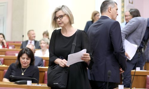 Oporba: Olakšati izlazak iz dužničkog ropstva; HDZ: Za 150.000 građana oprošten dug
