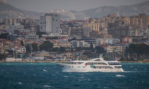 Split: Zbog olujnog juga otkazane četiri trajektne i sve katamaranske linije