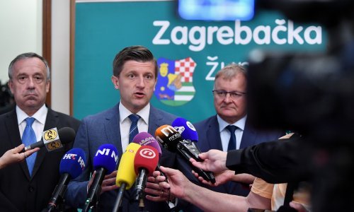 Kako političari reagiraju na afere: Prvo odbijaju odgovornost, a onda štite stranku