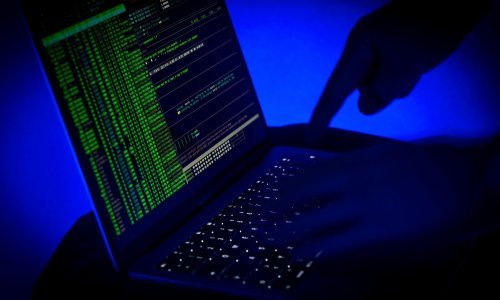 Suspektna aplikacija: Za 34 eura možete špijunirati partnera što radi na telefonu