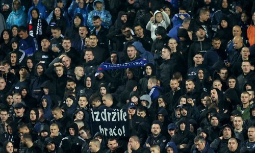 Boysi pjevali ustaške pjesme, istaknuli i zastavu s prvim bijelim poljem