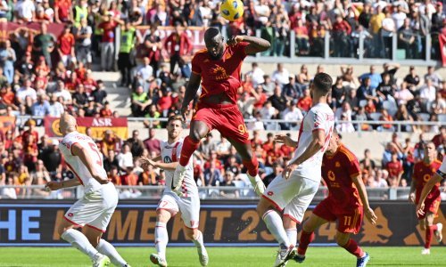 Roma u 90. minuti do tri boda protiv Monze, gosti od 41. imali igrača manje