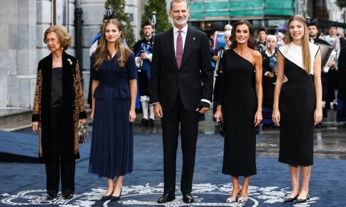 Teško je reći tko ima bolju haljinu - kraljica Letizia ili njezine kćeri