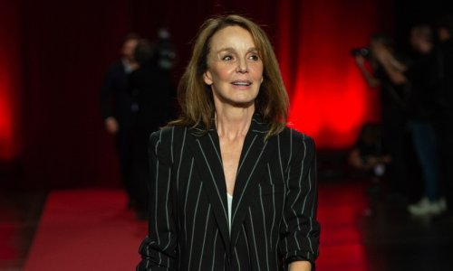 Stvara iluziju vitkije figure: Vrući trend sezone osvojio je i chic Francuskinju