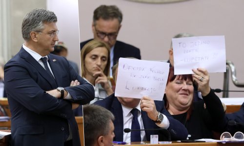 Show u Saboru: Plenković ispraćen aplauzom, oporba lupala i skandirala 'Hrvatska, Hrvatska'