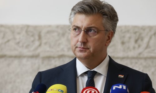 HDZ: Plenković kulerski prestavio izvješće, a oporba nudi samo lupetanje ili lupkanje