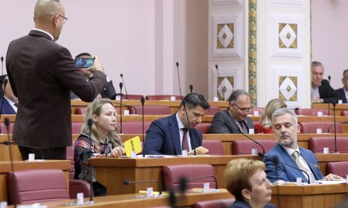 Oporba: Danas smo svjedočili porazu demokracije i uništavanju parlamenta