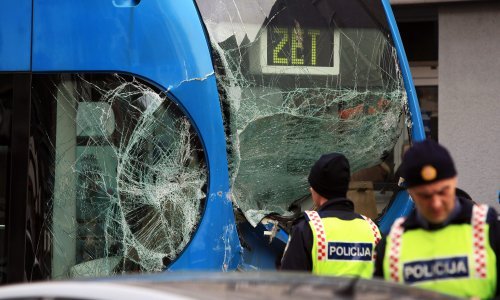 U Zagrebu se sudarili tramvaj i autobus, ozlijeđeni vozači