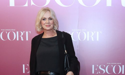 Ksenija Pajić blistala na premijeri: U kožnoj minici pokazala super liniju