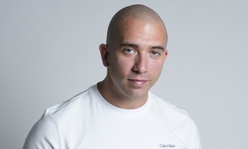 Ovo je mladi Zagrepčanin koji snima spotove za najpopularnije zvijezde na Balkanu