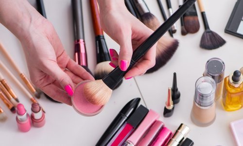 Kako odabrati ruž, a kako rumenilo? Vizažistice otkrile pravila za odabir šminke