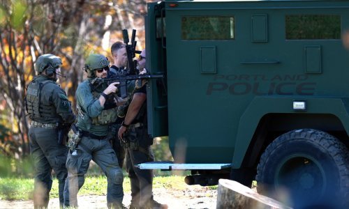 Policija u Maineu pretražuje rijeku u potrazi za ubojicom iz Lewistona