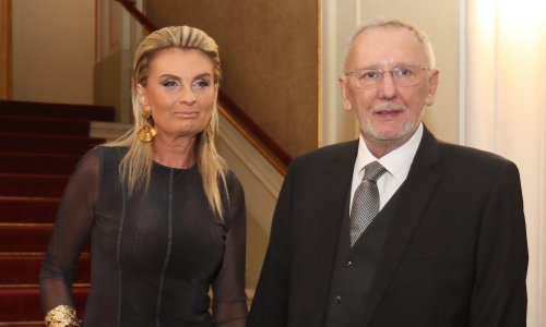 Glamurozna izdanja supruga političara plijenila pozornost na premijeri 'Rigoletta'