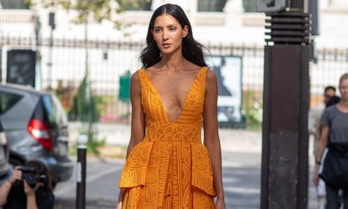 Najpoželjnija kombinacija sezone: Evo kako nositi čizme na suknje