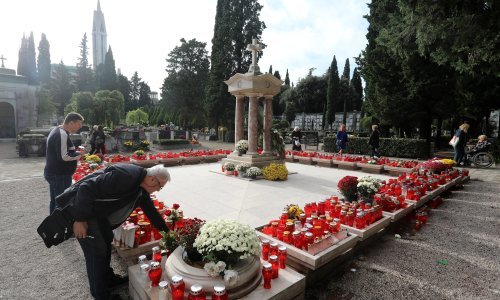 Riječani obilježavaju blagdan Svih svetih, posjećuju grobove najmilijih