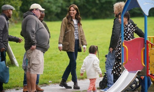 Casual look: Kate Middleton je bez greške spojila trendi džemper i hit čizme