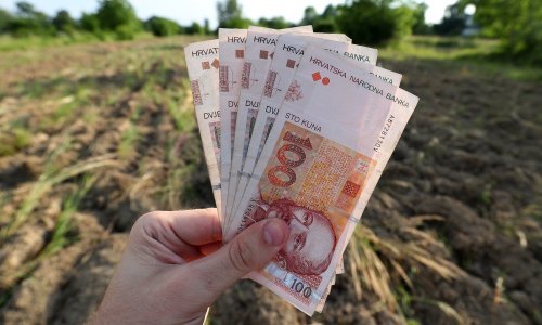 Hrvati još uvijek 'u čarapama' drže golem iznos kuna