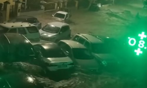 Sloveniju čeka katastrofa: Rijeke se već izlijevaju, u Italiji bujice nose aute