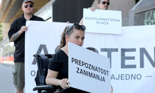 Roditelji njegovatelji na rubu: Žele nam ukinuti jedinu nadu za sreću