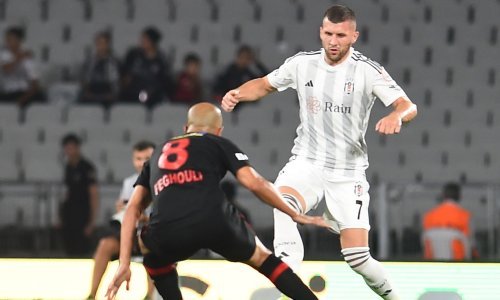 Turci više ne žele imati posla s njim pa su bivšeg 'vatrenog' ponudili Dinamu i Hajduku