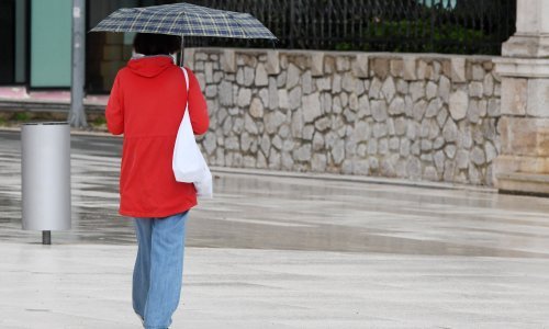 Oblačan dan s kišom, u gorju snijeg